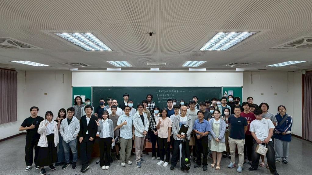 長榮大學資工系、資管系聯合舉辦專題期中審查