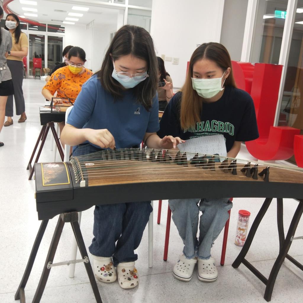 Guzheng and Taiwanese Ballad