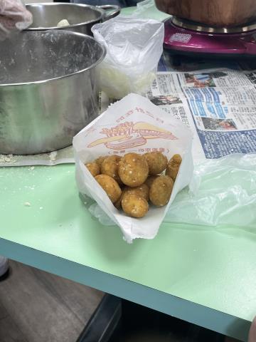 2022.11.04 111-1 Exchange students sweet potato balls experience