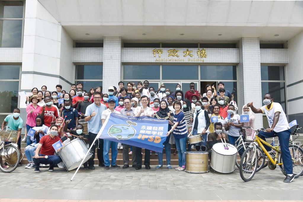 "Clean air, one for all, all for one", activity for Environment Day
