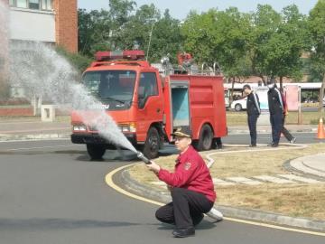 台南消防局捐贈長榮大學消防車