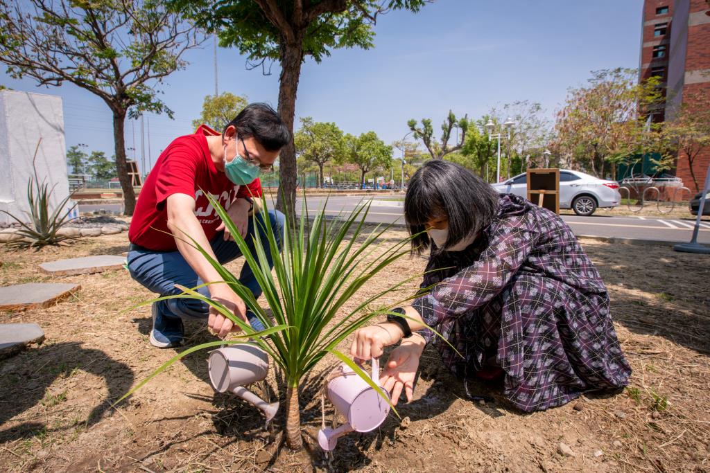 Celebrating the 50th World Earth Day, CJCU opens the International Jane Goodall’s Roots & Shoots Eco-Center